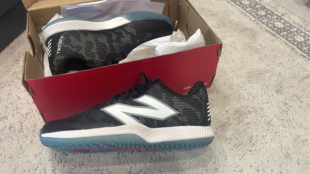 Кроссовки New Balance оригинал, размер 36. Цена 27 000 тенге