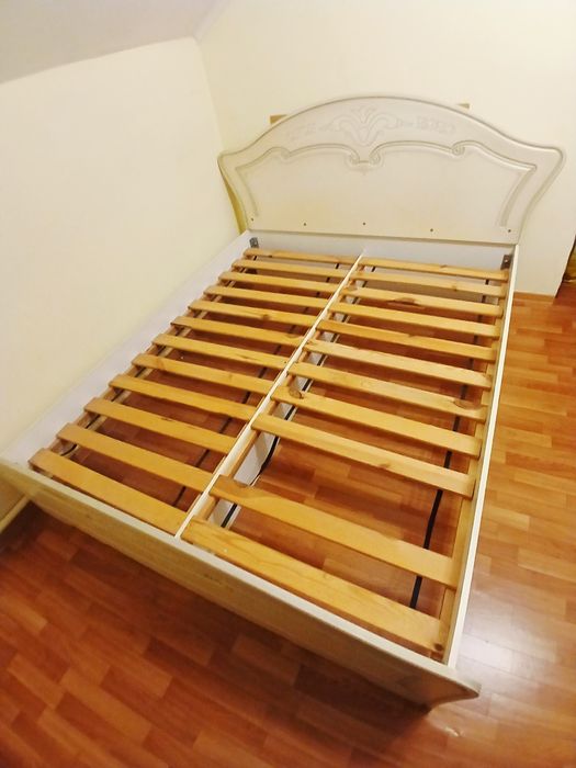 Двуспальная кровать