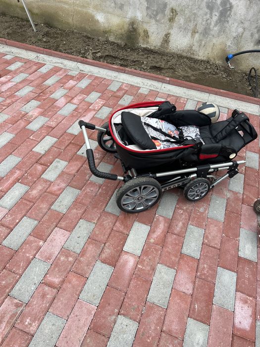 Vand patut,casuta si carucior copii
