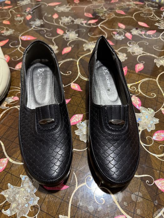 Продам женские туфли