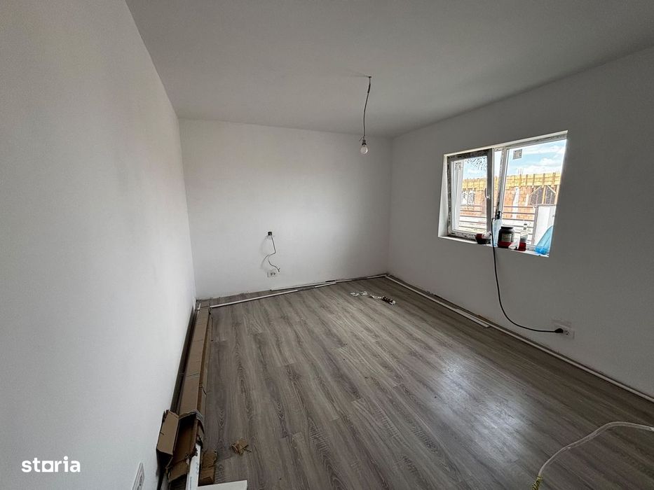 Casa parter- pod mansardat- 3 camere- 350mp teren- beci- 200m  autobuz