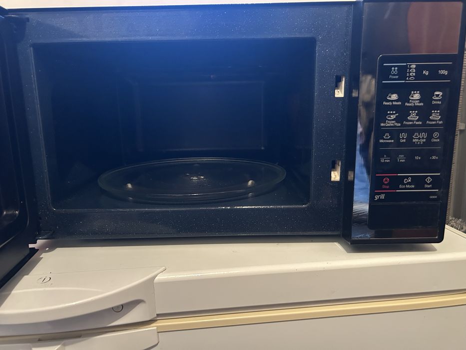 Cuptor Microunde Samsung  cu gril  interior ceramica