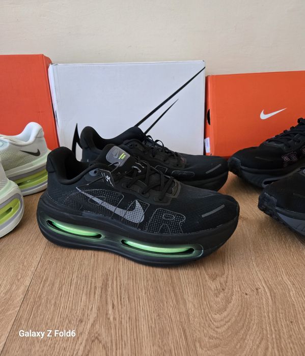 Nike Vomero culori diferite
