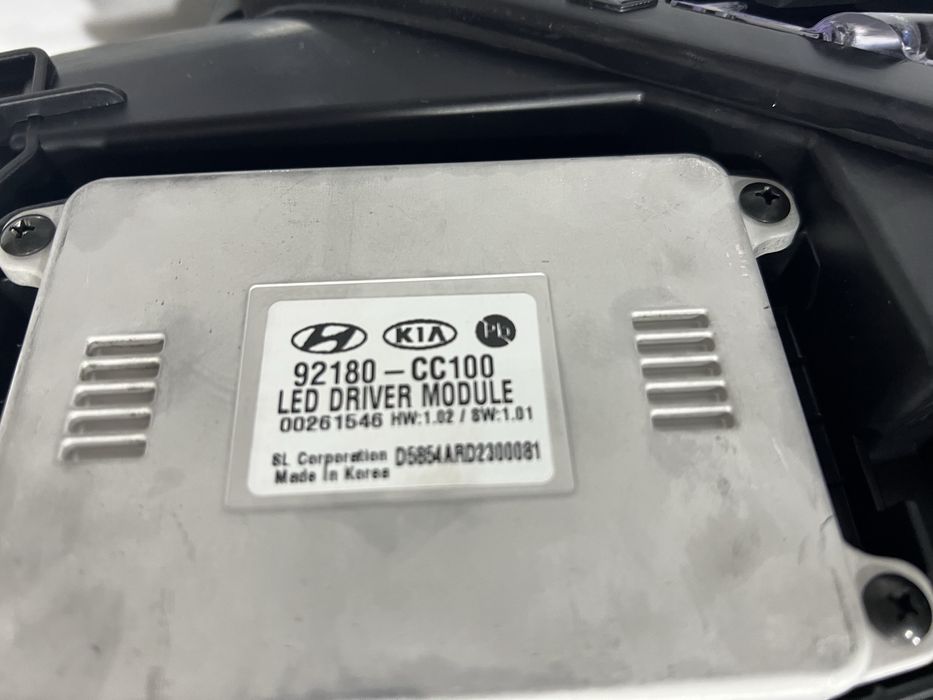 Kia Sonet олди фара