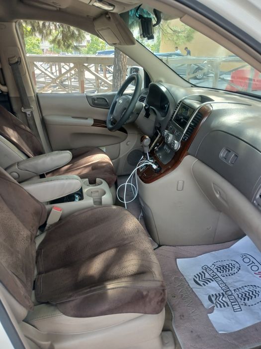 Rent car 8 kishil Carnival