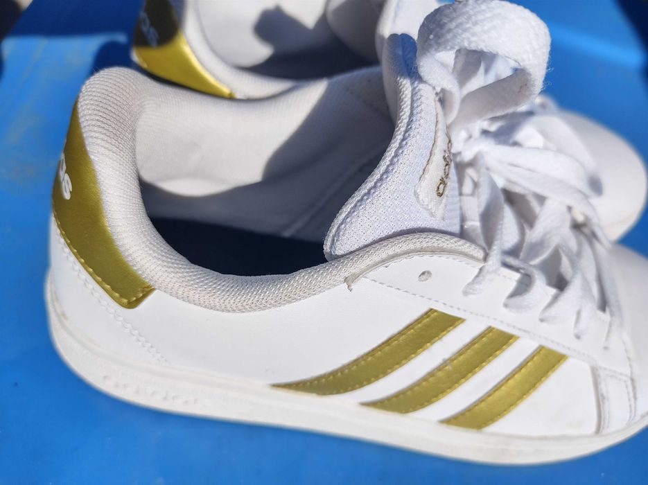 Adidasi    adidas.