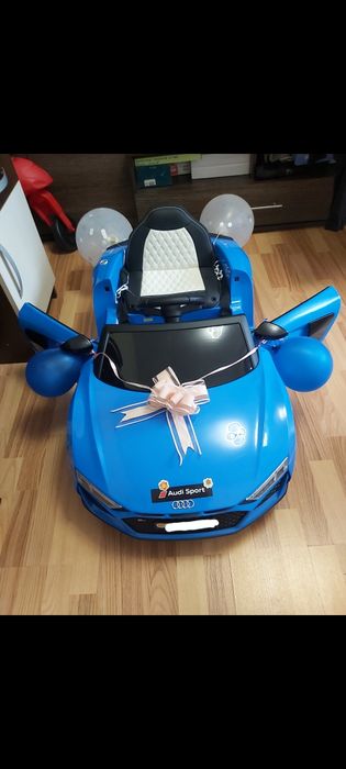 Vând mașinuță electrica