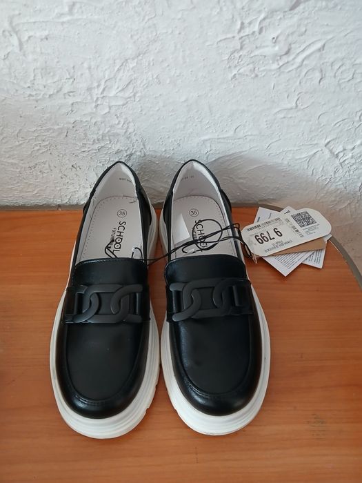 Туфли лоферы школьные новые