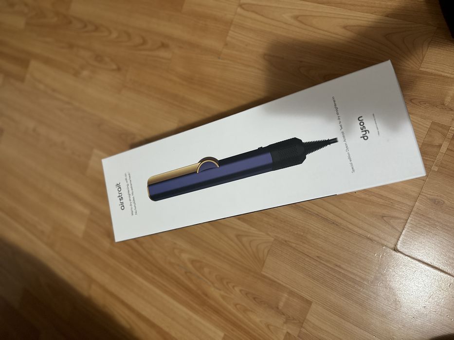 Dyson airstrait plump