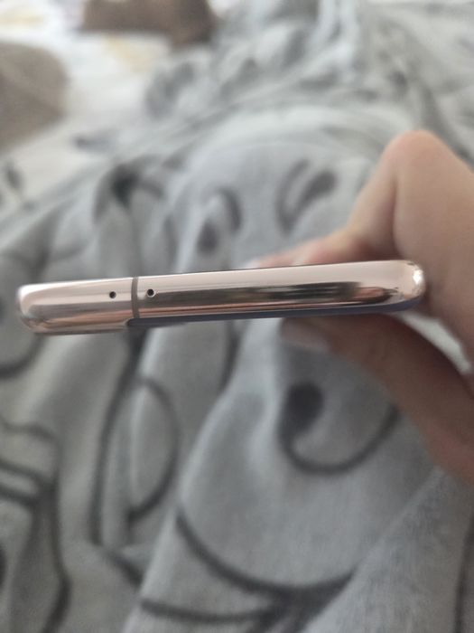 Продавам Samsung S21 5G