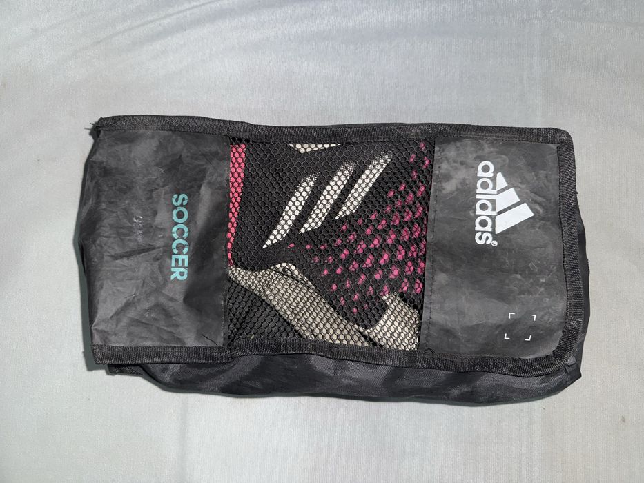 Продам вратарские перчатки Adidas