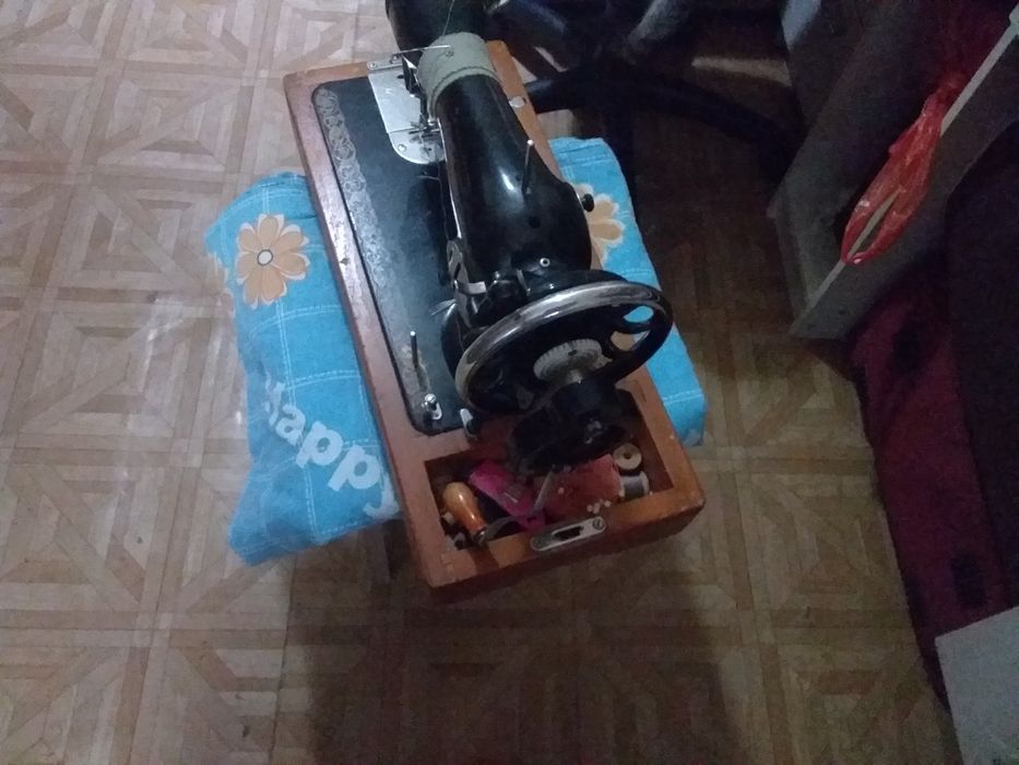 Продам швейная машинку.
