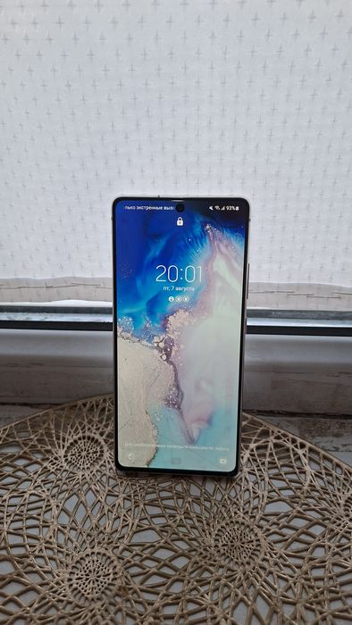 Продаю смартфон S10 Lite