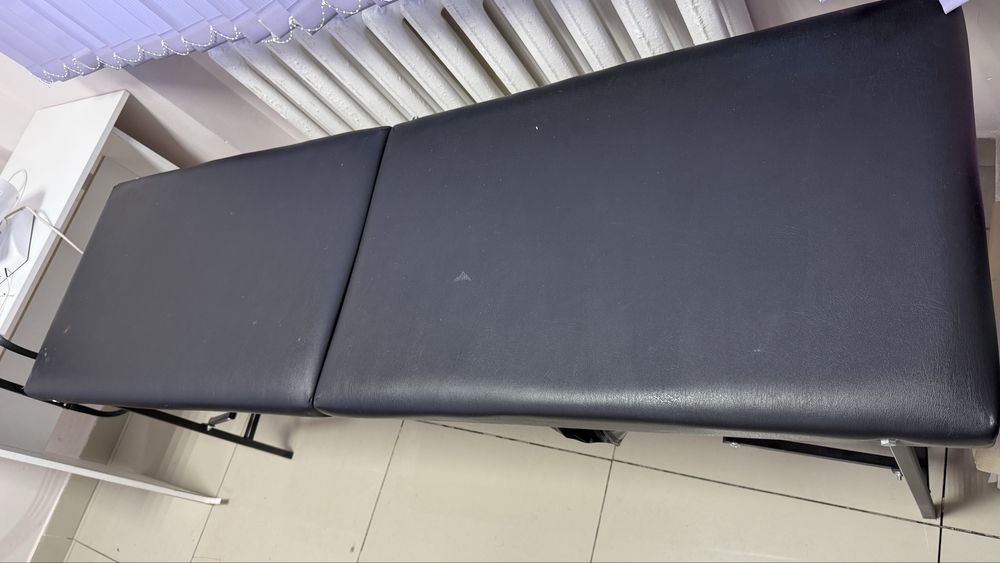 Продаю кушетку черную