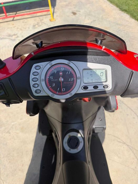 скутер мотпед gilera runner c46 sport 49 кубика / 2 тактов / водно охлаждане