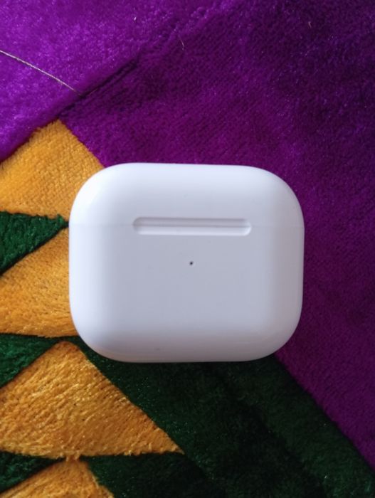 Airpods 3 отдам.