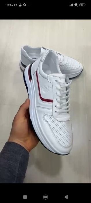 Продам мужские кроссовки