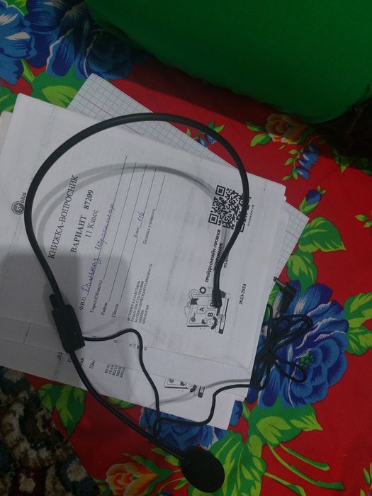 Наушник қара түсті