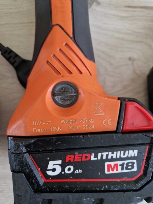 Presa de sertizat Milwaukee M12. wurth 18v