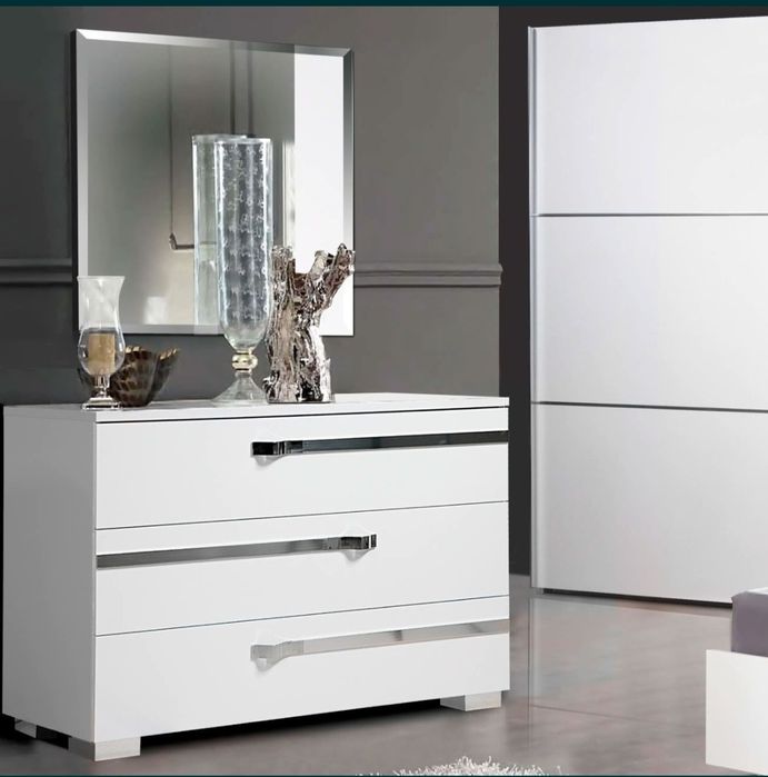 Комод с зеркалом