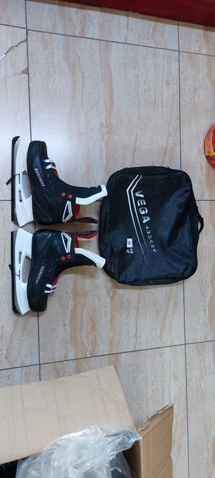 Коньки хоккейные