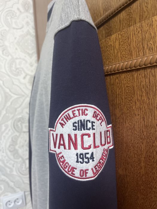 Бомбер на подростка 15- 16 лет