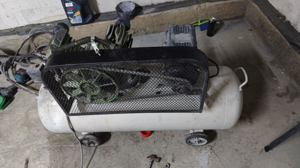 Воздушный компрессор на 100л