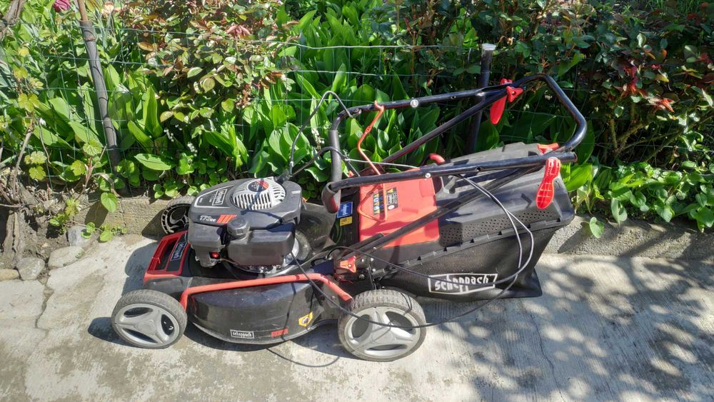 Masina tuns iarba gazon