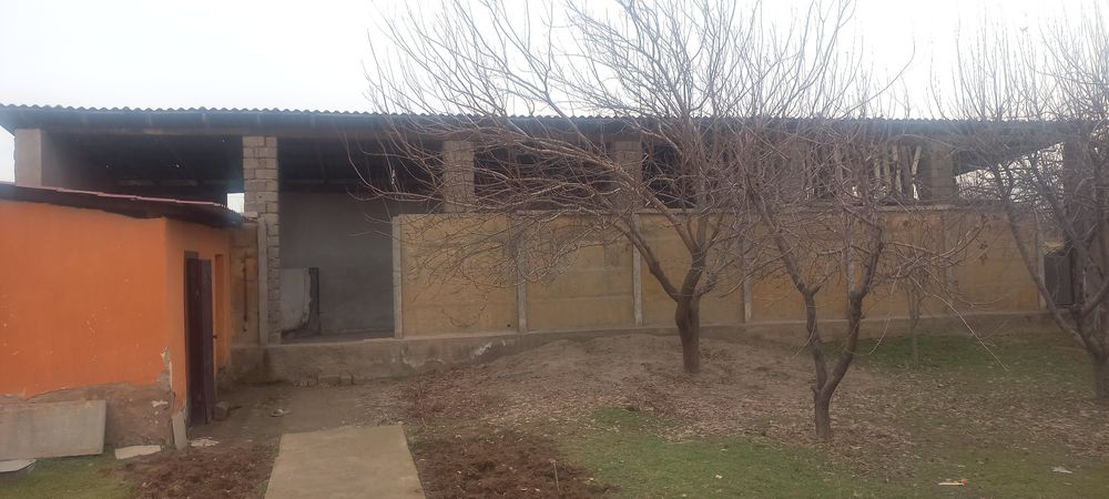 Намунали ховли уй сотилади