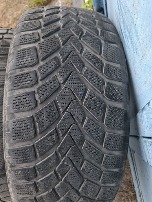 Продам шины 225/45/18 китай