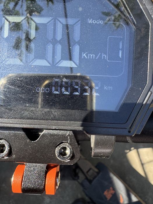 Vând Kukirin G2 Master, în stare foarte bună, întreținută și folosită cu grijă. Trotineta funcționează impecabil, fără probleme tehnice.