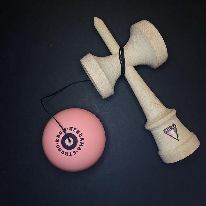 Kendama Krom Strogo Neapolitan Strawberry