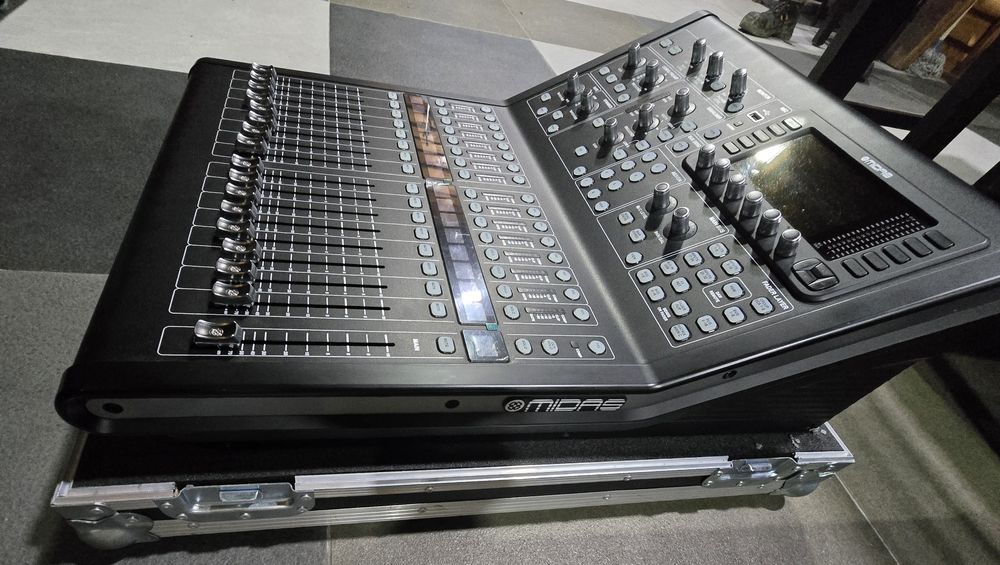 Vand Midas M32r + Flightcase