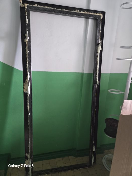 Продам входную дверь