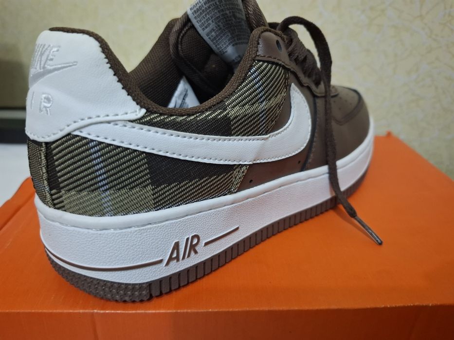 Продам новые кроссовки Nike