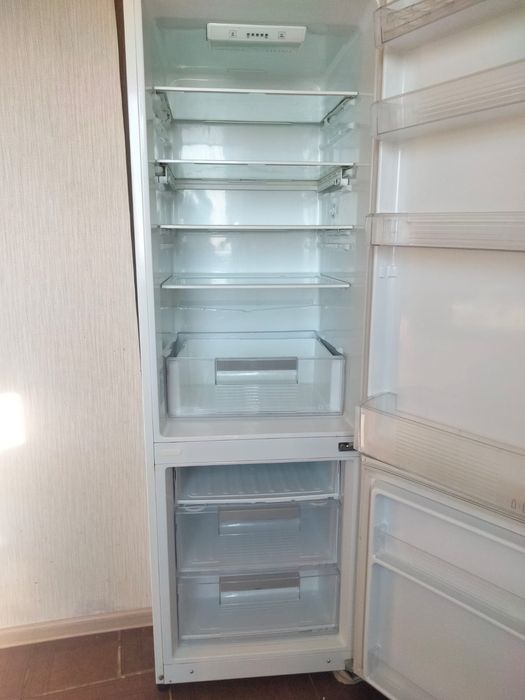 Большой холодильник LG