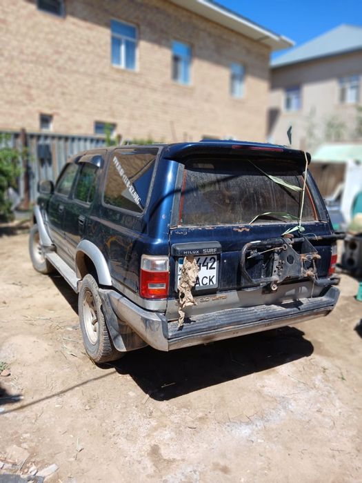 Машина на ходу Hilux surf