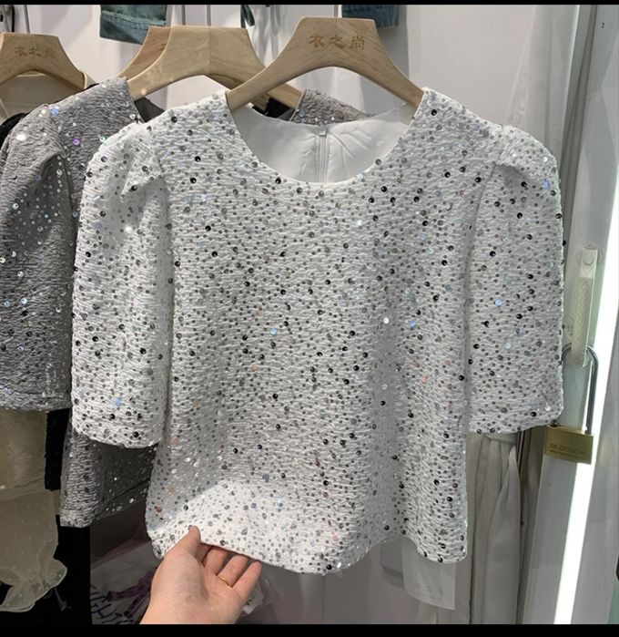 Продам блузку со стразами