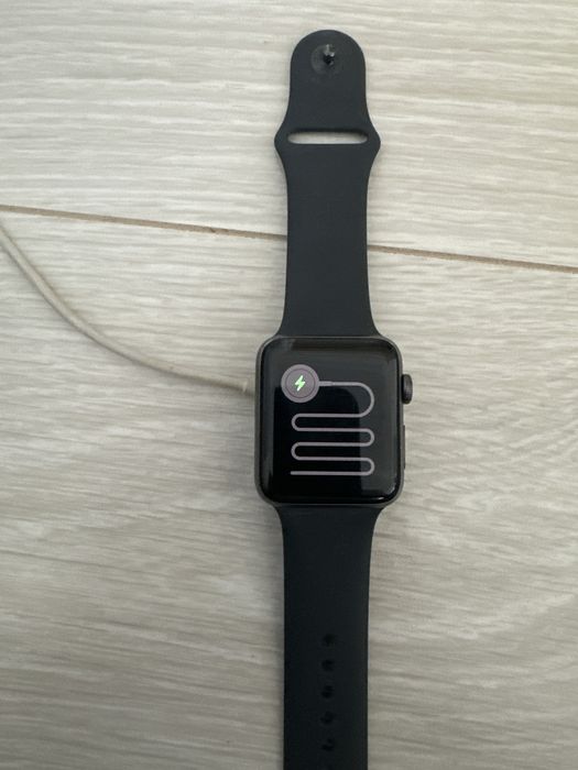 Apple watch 3 серий 42 мм в отличном состояний