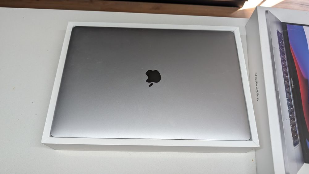 MacBook Pro 16” (2019) – 16GB RAM / 512GB SSD – Отлично състояние