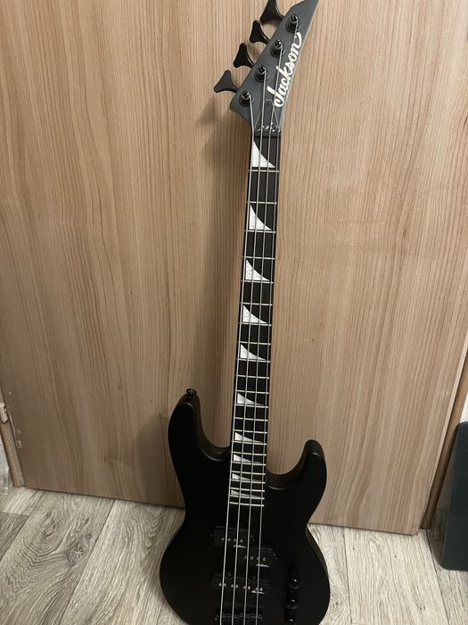 Бас китара Jackson
