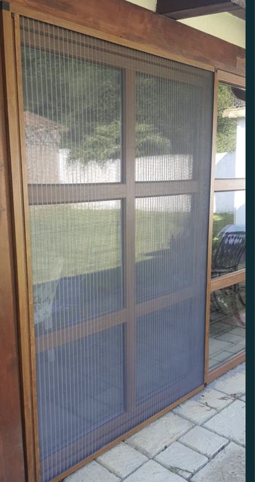 Plase Insecte la comandă