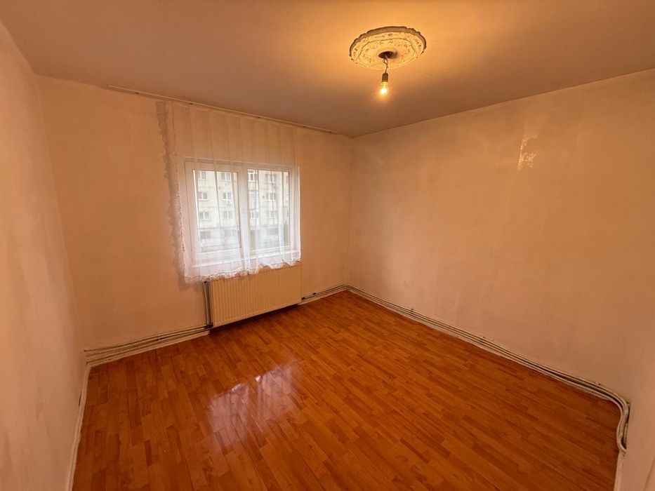 Vand apartament doua camere decomandat