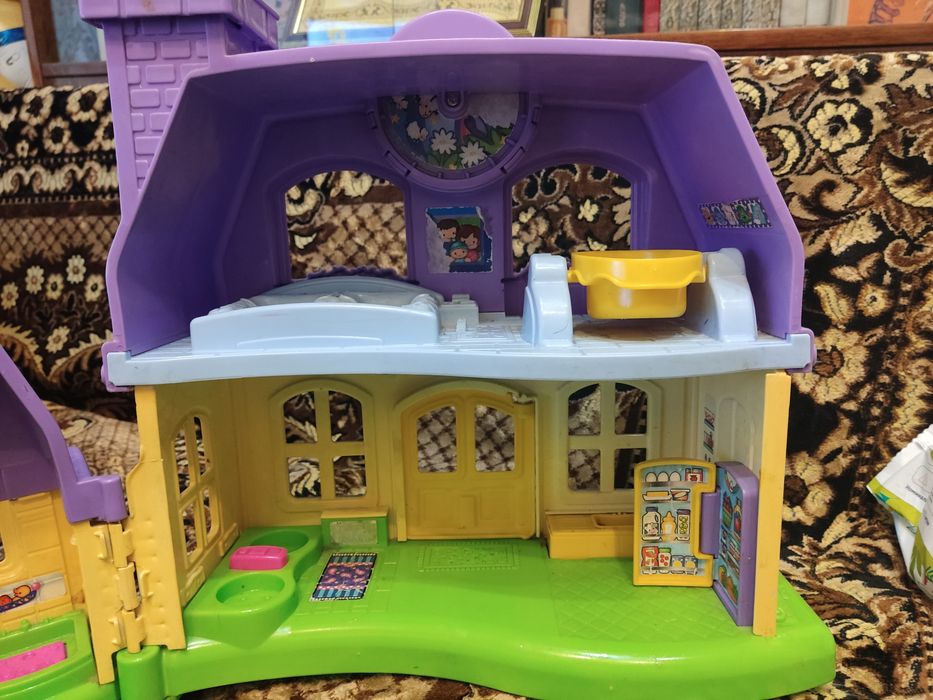 Игрушечный дом для кукол