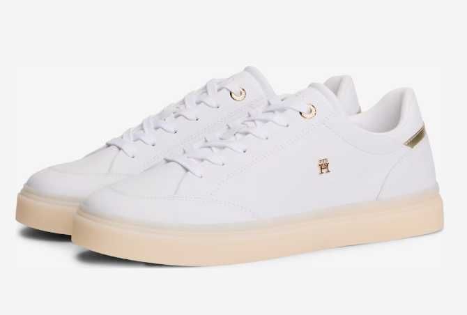 Tommy Hilfiger, цвят - бял, размер 41. Нови с кутия. Стелка 26 см. Естествена кожа