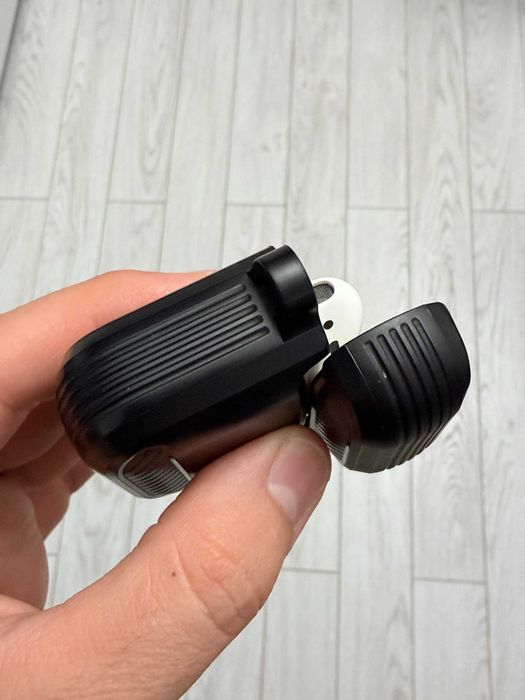 Carcasa / Husa Spigen Rugged Armor pentru AirPods 1/2
