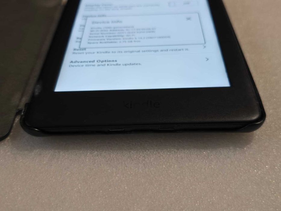 E-book reader Kindle 10th Gen, 8GB, Wi-Fi, Iluminata, 167 ppi, Husă