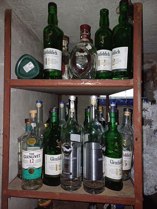 Бутилки уиски водка Glenfiddich Grey goose