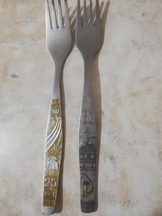 Продаются вилки с агитрисунком,2 за 4000т