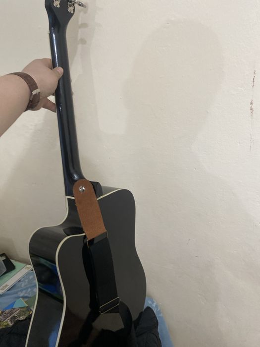 Гитара почти новый